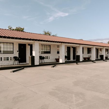 Camp Wood The Cowboy Motel מראה חיצוני תמונה