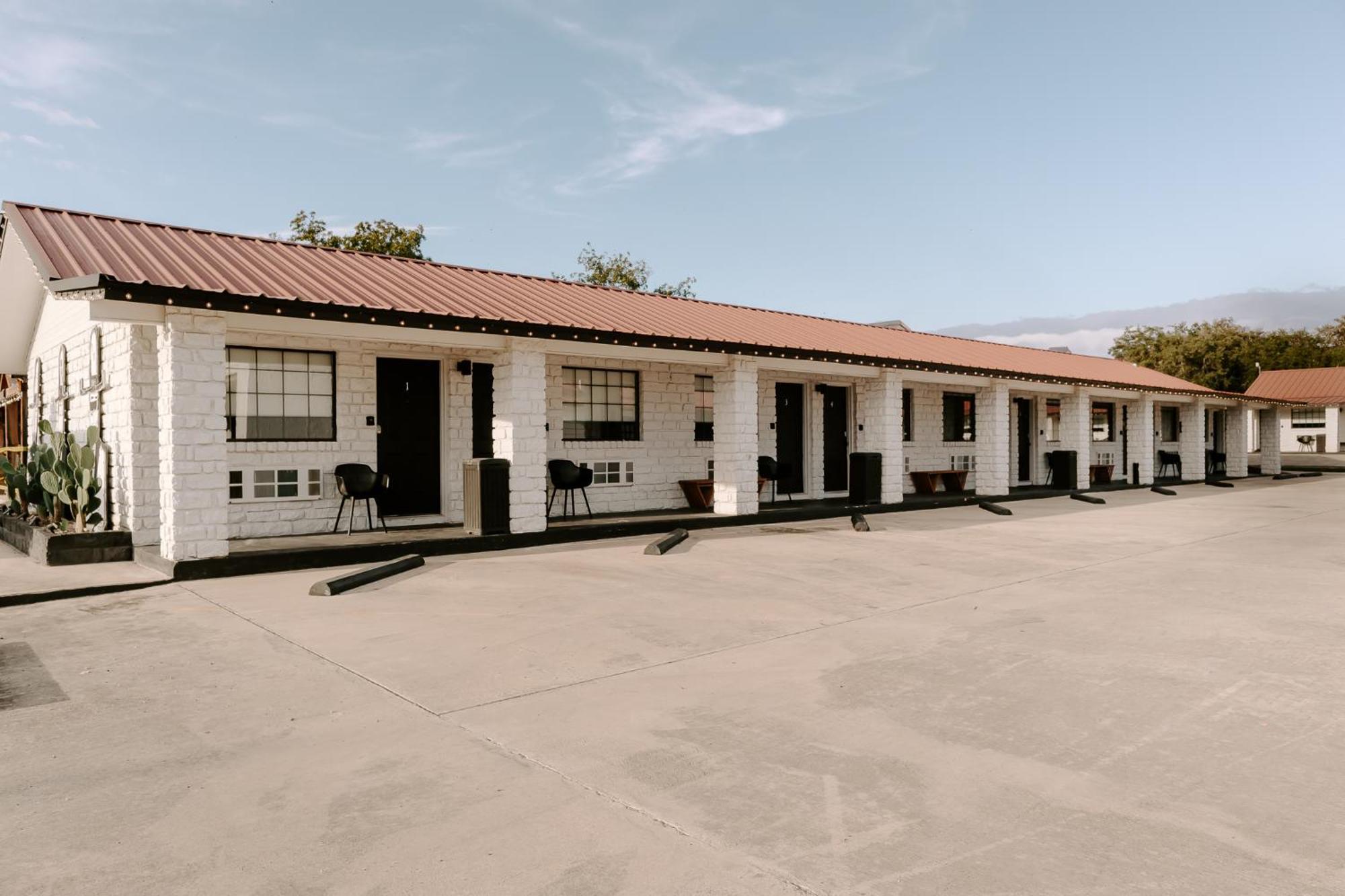Camp Wood The Cowboy Motel מראה חיצוני תמונה
