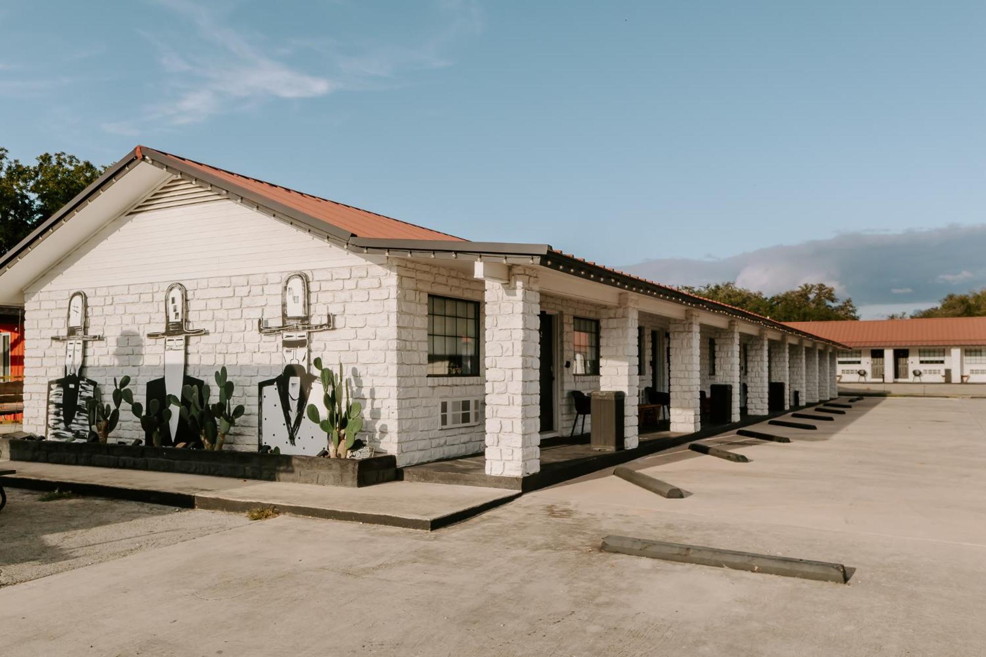 Camp Wood The Cowboy Motel מראה חיצוני תמונה